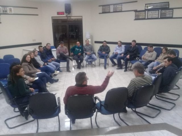 Vereadores de Jacuizinho e Tunas e poder executivo debatem ligação asfáltica entre os municípios