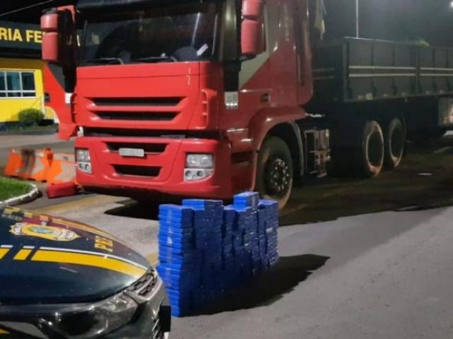 PRF apreende mais de 200 kg de cocaína em fundo falso de caminhão em Lajeado