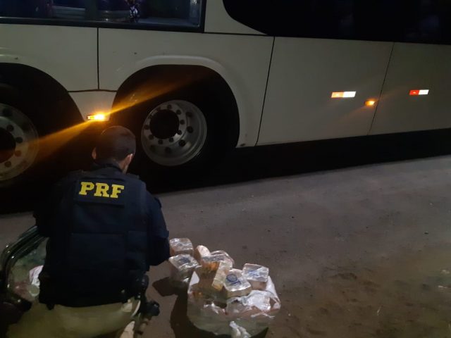 PRF prende em Lajeado homem transportando num ônibus R$ 400 mil sem comprovação de origem