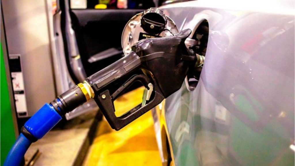 Diferença no preço da gasolina chega a 40% no mesmo estado: maiores divergências são em SP e RS