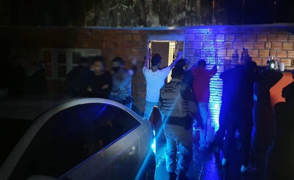 Brigada Militar encerra festa com mais de 70 pessoas em Soledade