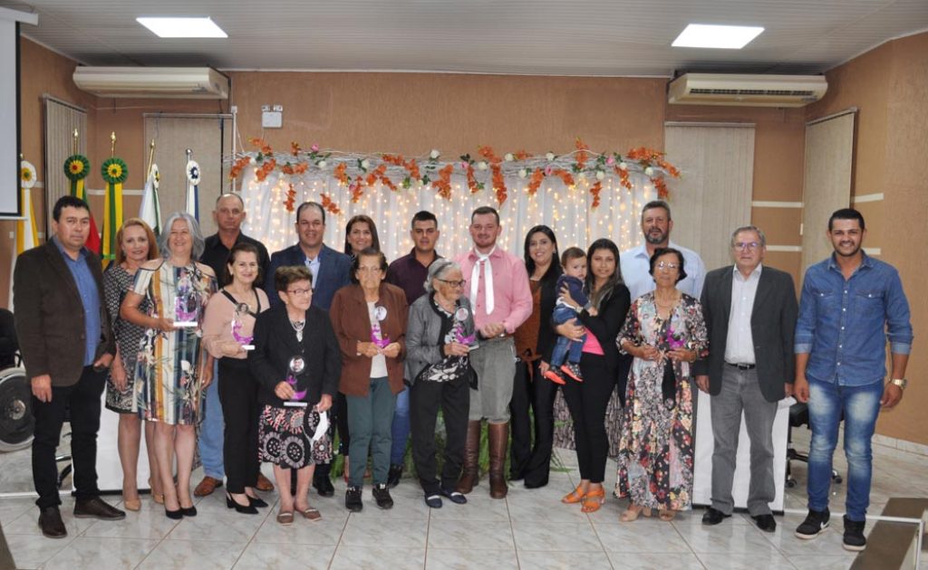Câmara de Vereadores de Jacuizinho realizou a entrega do Troféu Mulher Cidadã