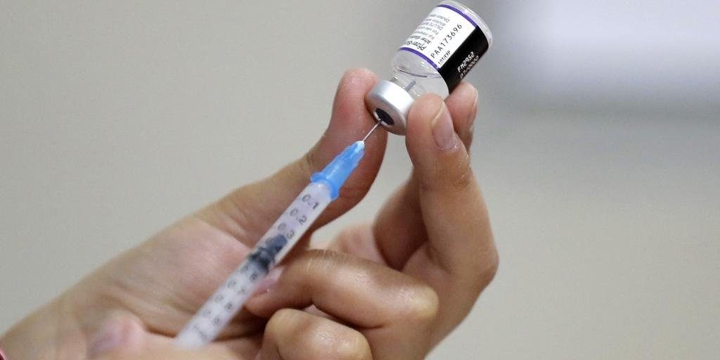 Pfizer prevê vacina contra ômicron disponível em março